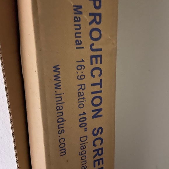 Projection screen and wall mount - Picture 6 of 8